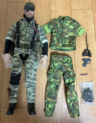 Metal giant soldier - soldier, snake